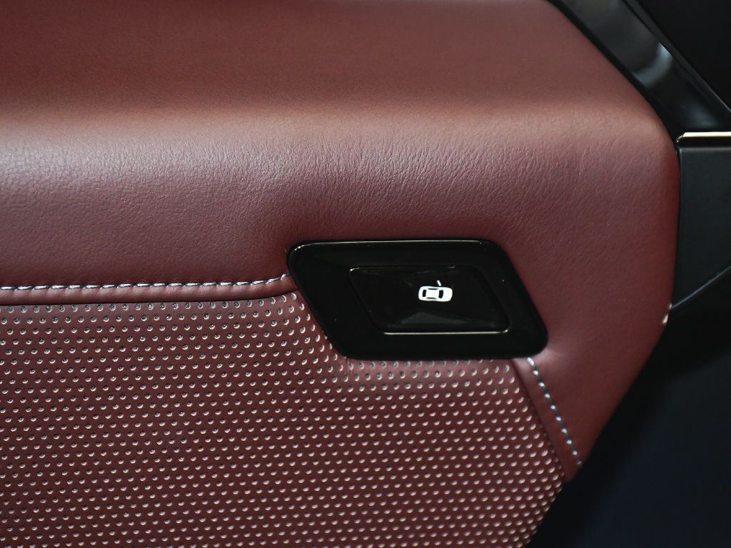 BMW 7 Series photo 16