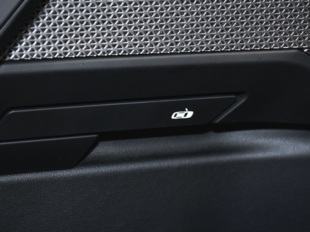 BMW 7 Series photo 17