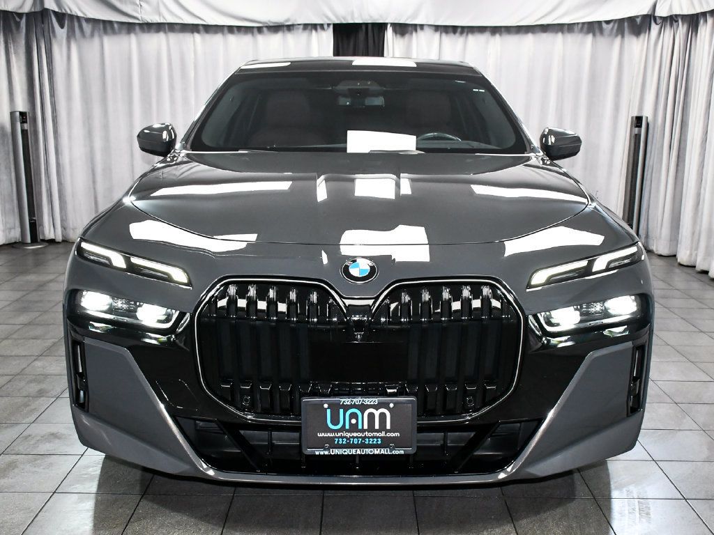 BMW 7 Series photo 2