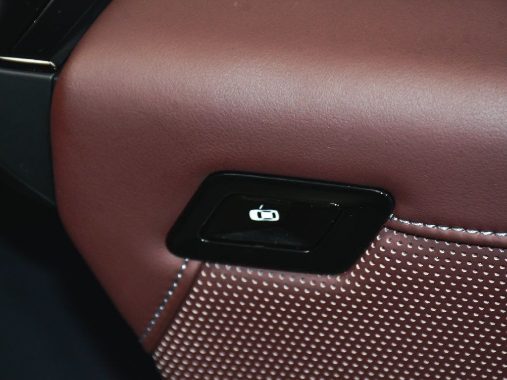 BMW 7 Series photo 21