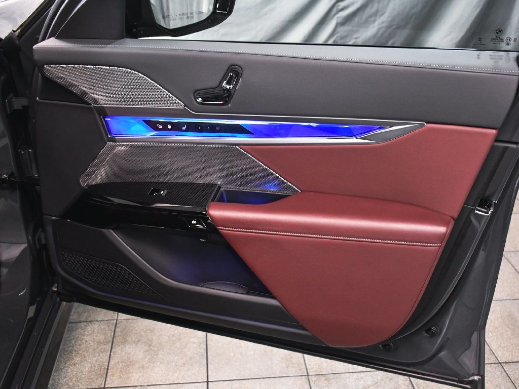 BMW 7 Series photo 24