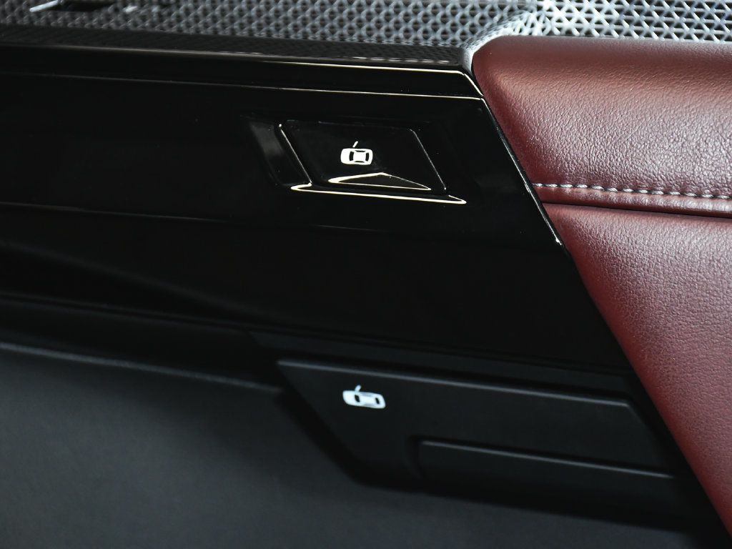 BMW 7 Series photo 26
