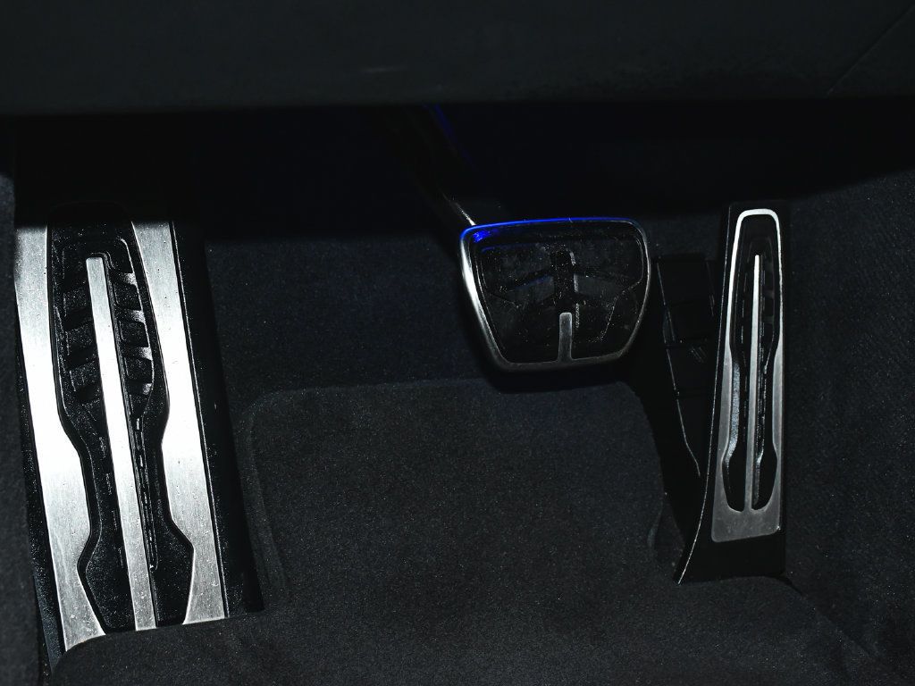 BMW 7 Series photo 29