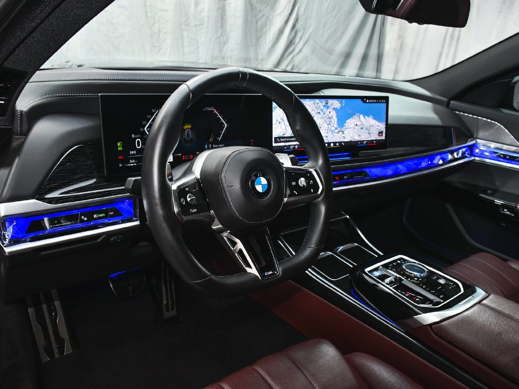 BMW 7 Series photo 31