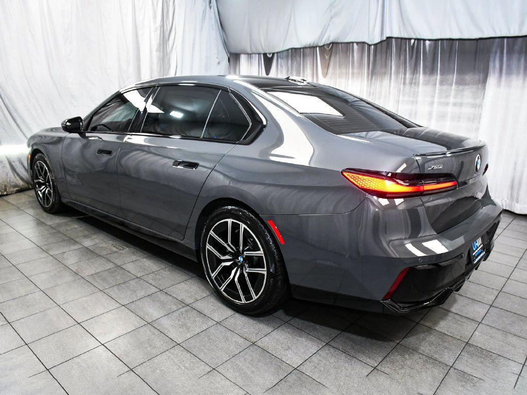 BMW 7 Series photo 4