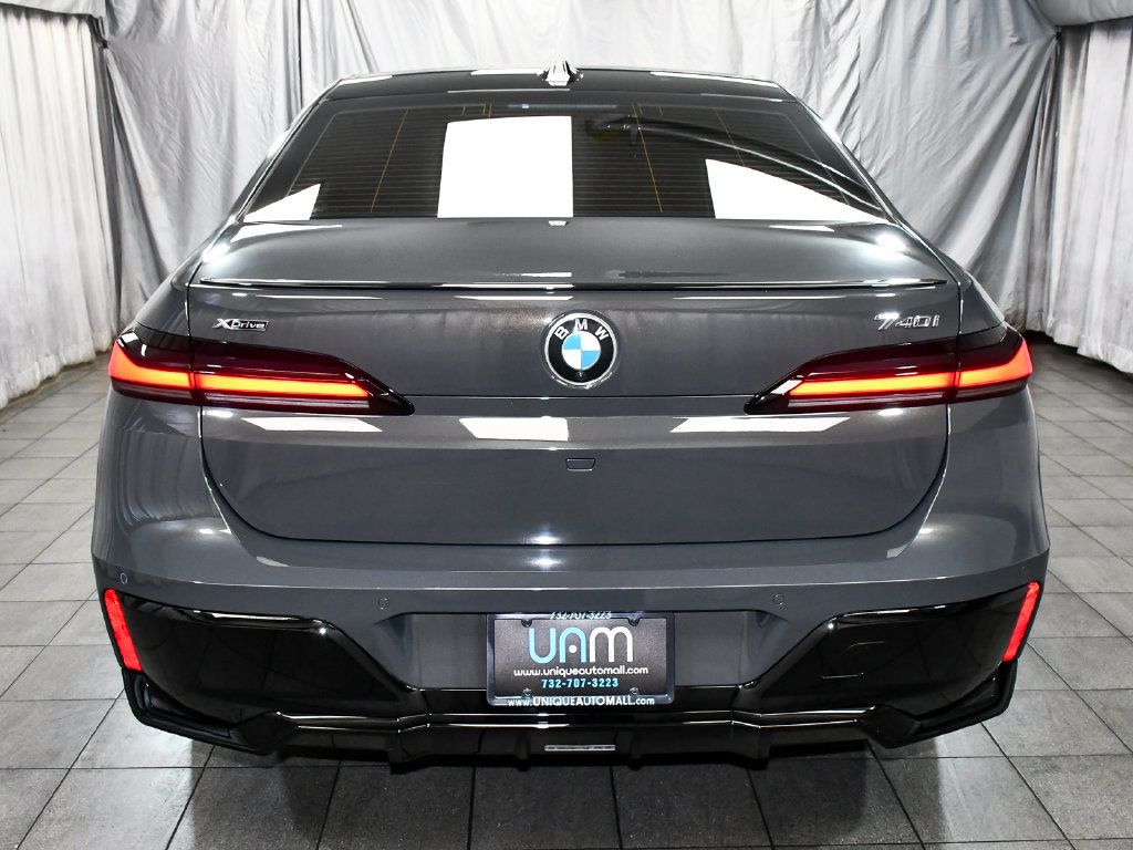 BMW 7 Series photo 5