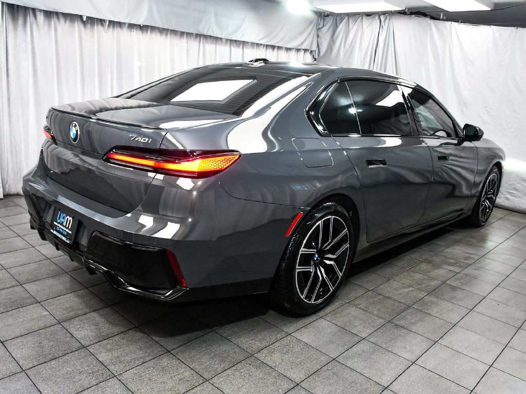 BMW 7 Series photo 6