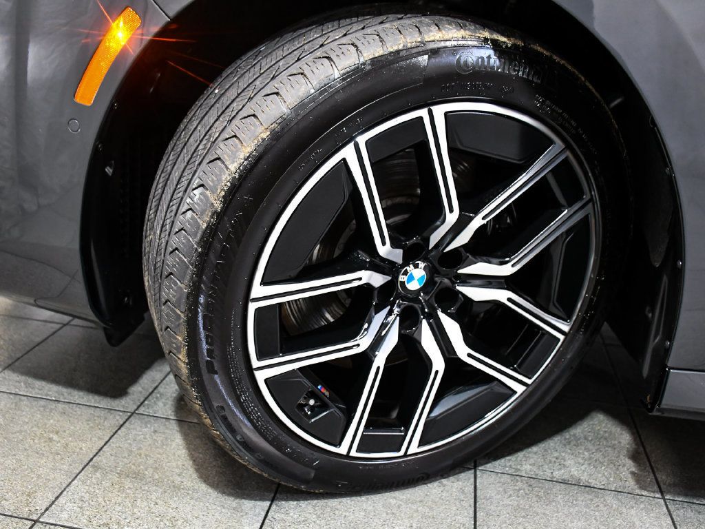 BMW 7 Series photo 7