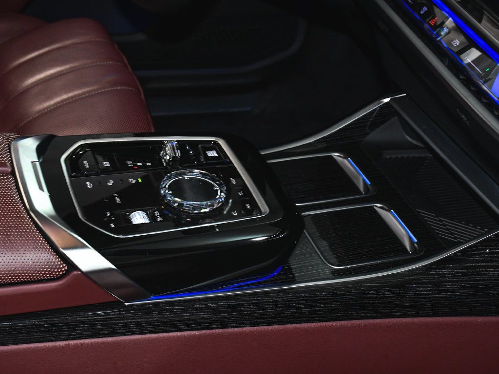 BMW 7 Series photo 71