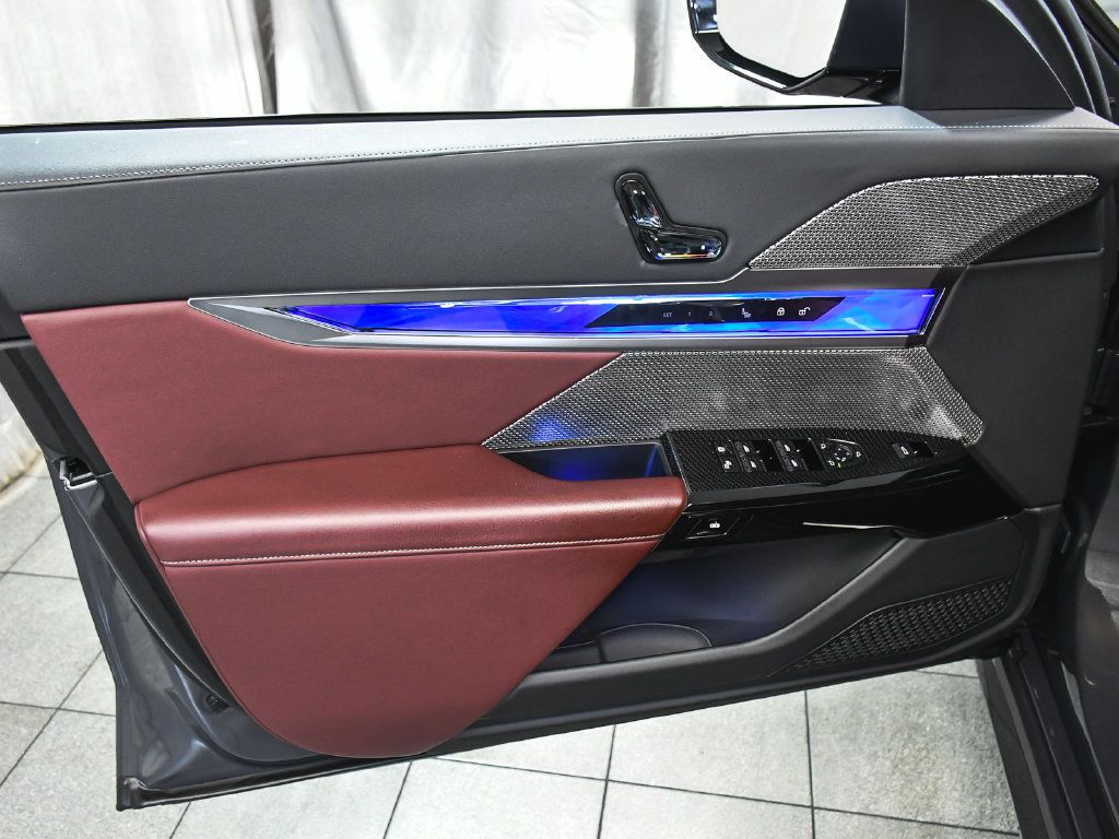BMW 7 Series photo 9
