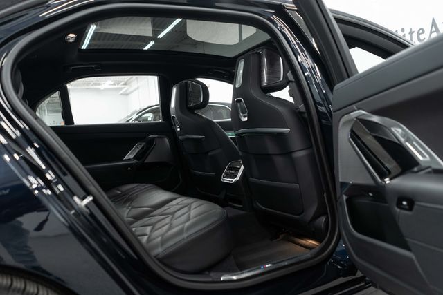 2024 BMW 7 Series 740i xDrive - 22984426 - 11