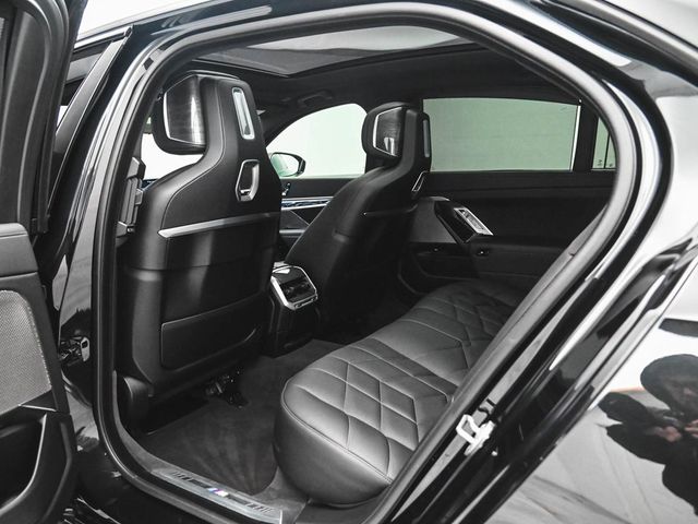 2024 BMW 7 Series 750e xDrive - 22961155 - 35