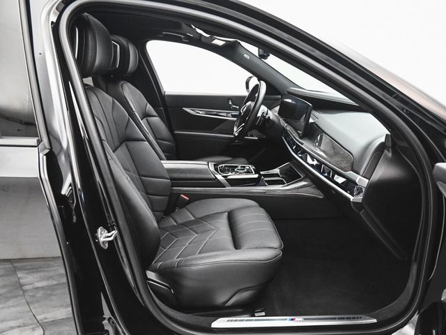 2024 BMW 7 Series 750e xDrive - 22961155 - 40