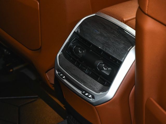 2024 BMW i7 eDrive50 - 22925344 - 75