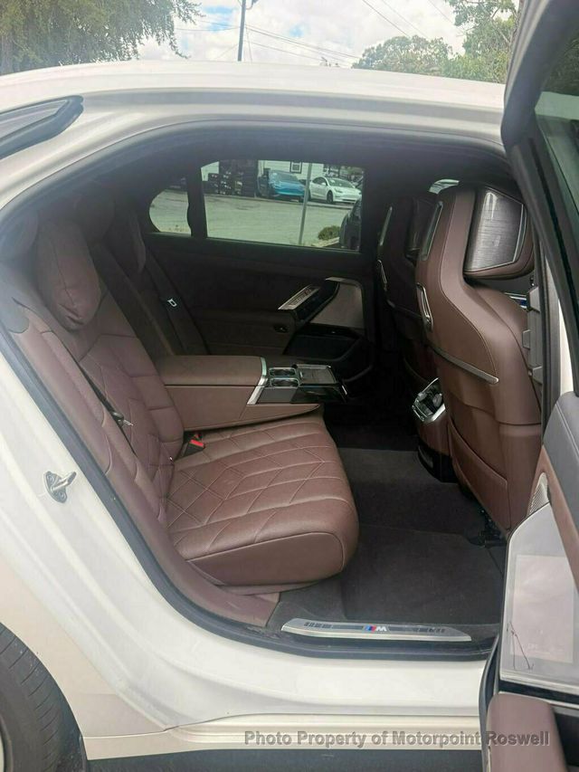 2024 BMW i7 M70 - 23053030 - 18