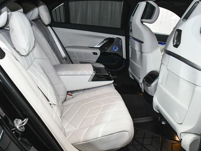 2024 BMW i7 M70 - 23025188 - 61