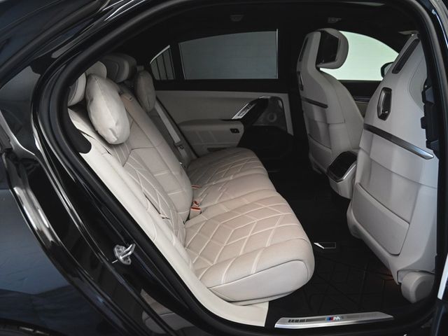 2024 BMW i7 M70 - 22944502 - 33