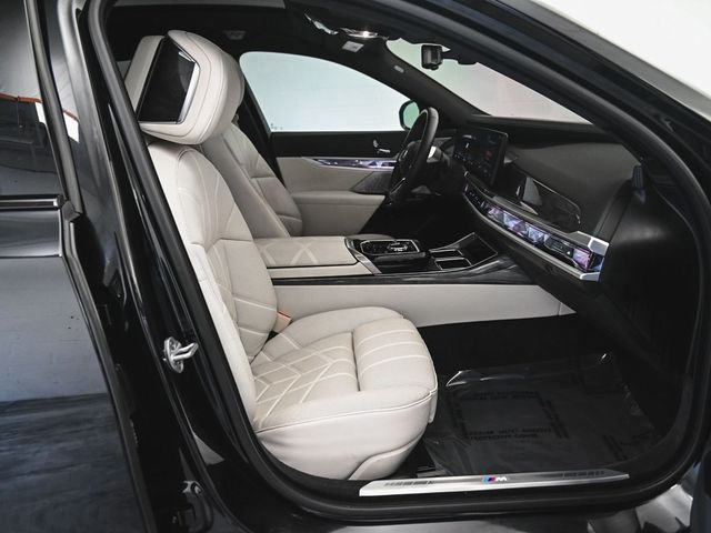 2024 BMW i7 M70 - 22944502 - 35