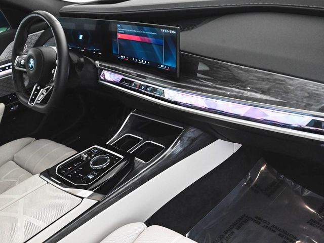 2024 BMW i7 M70 - 22944502 - 36
