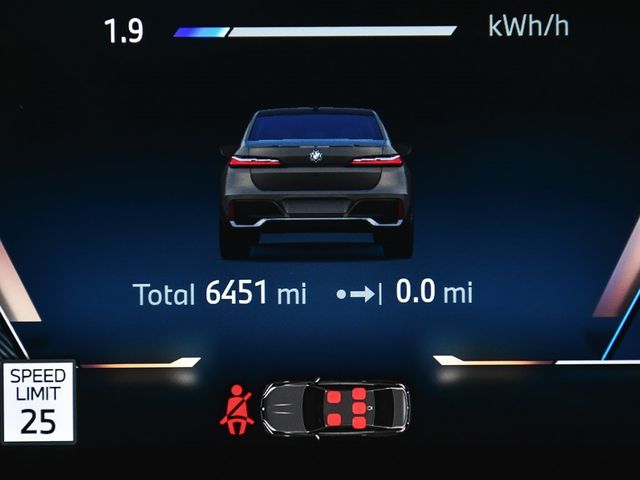 2024 BMW i7 xDrive60 - 22867319 - 38