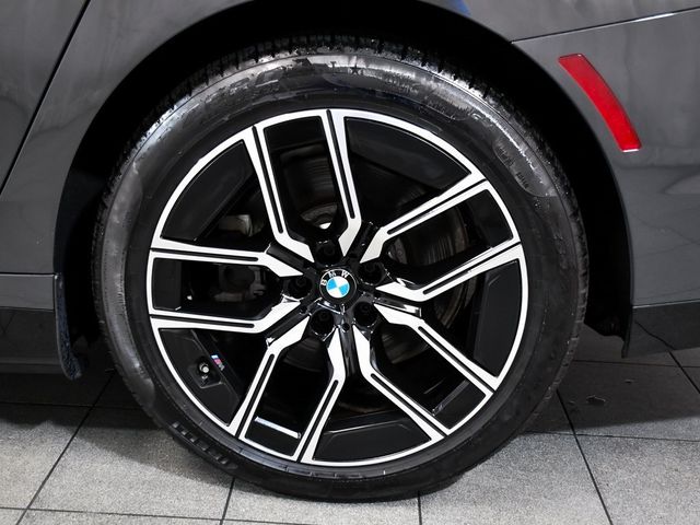 2024 BMW i7 xDrive60 - 22867319 - 7