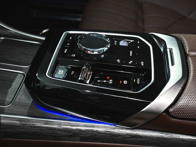 2024 BMW i7 xDrive60 - 22989720 - 51