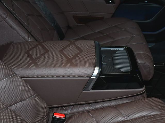 2024 BMW i7 xDrive60 - 22989720 - 60