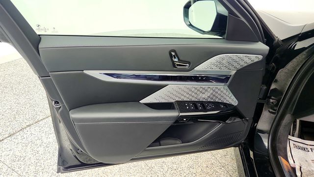 2024 BMW i7 xDrive60 with B&O Diamond SS, Theater Screen & Executive Package - 22990114 - 10