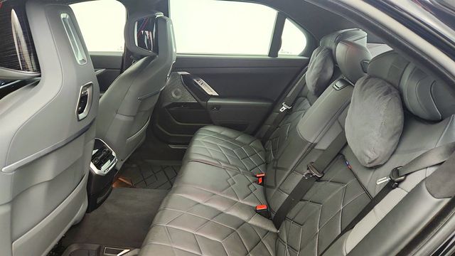 2024 BMW i7 xDrive60 with B&O Diamond SS, Theater Screen & Executive Package - 22990114 - 20