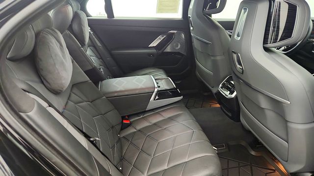 2024 BMW i7 xDrive60 with B&O Diamond SS, Theater Screen & Executive Package - 22990114 - 22