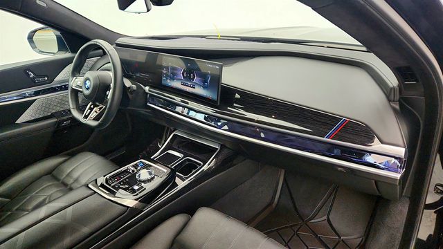 2024 BMW i7 xDrive60 with B&O Diamond SS, Theater Screen & Executive Package - 22990114 - 24