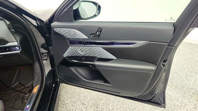 2024 BMW i7 xDrive60 with B&O Diamond SS, Theater Screen & Executive Package - 22990114 - 25