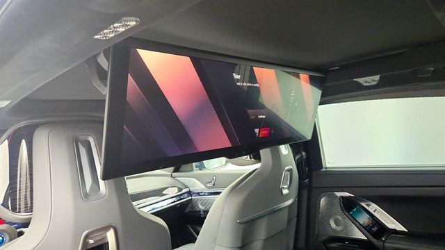 2024 BMW i7 xDrive60 with B&O Diamond SS, Theater Screen & Executive Package - 22990114 - 26