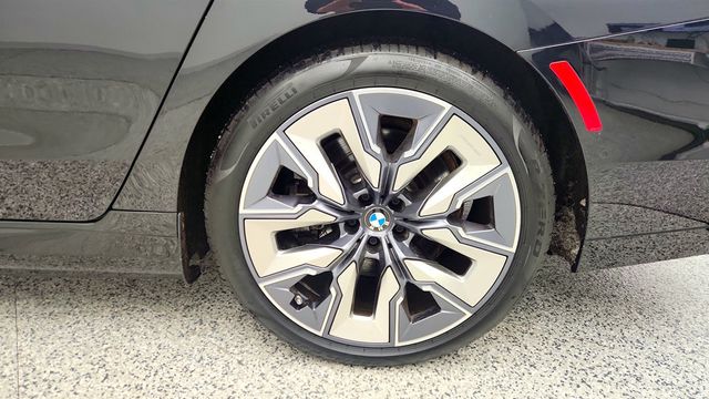 2024 BMW i7 xDrive60 with B&O Diamond SS, Theater Screen & Executive Package - 22990114 - 8