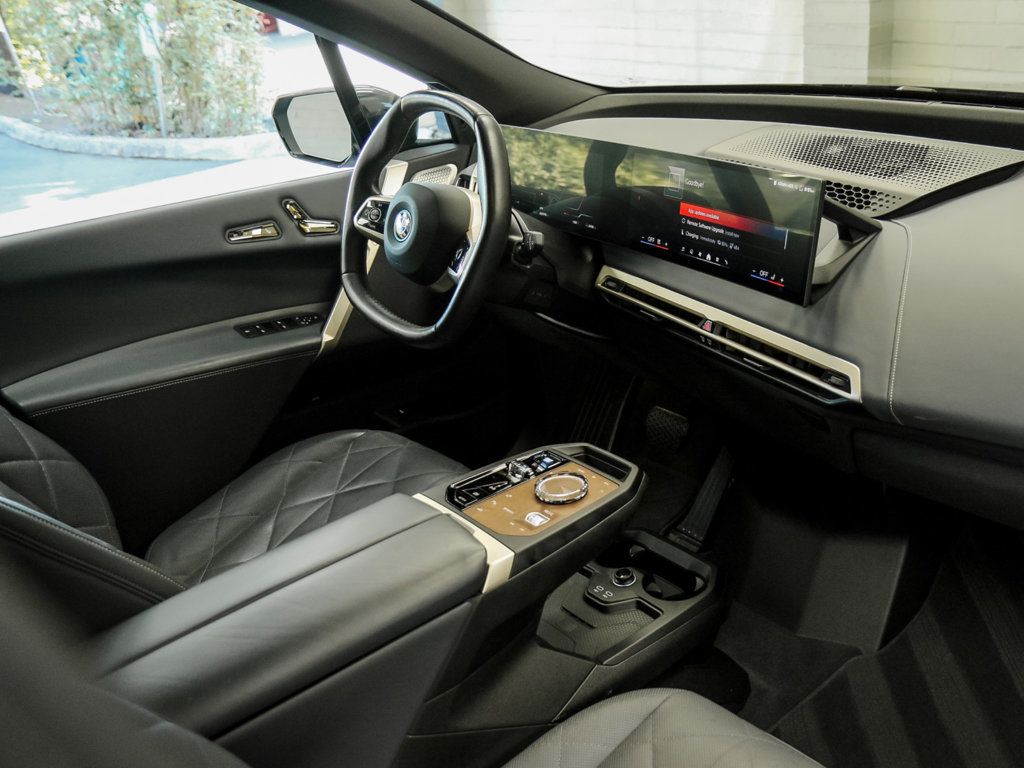 BMW iX photo 12