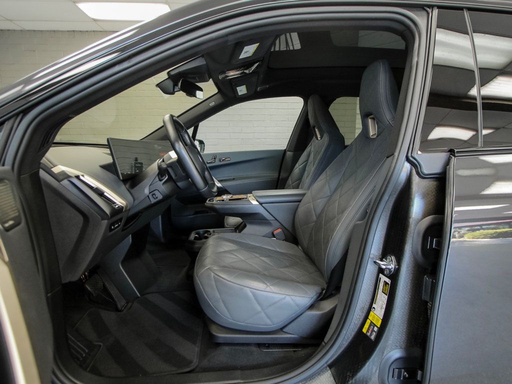 BMW iX photo 18