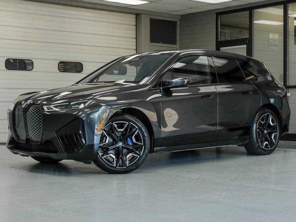 BMW iX photo 2