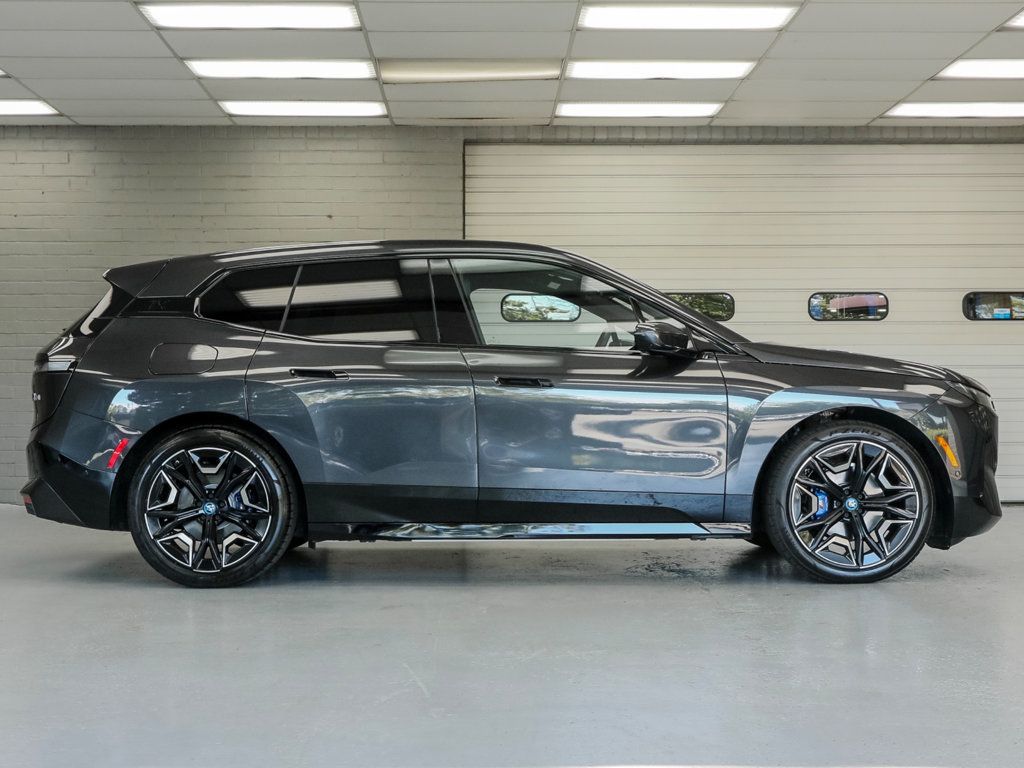 BMW iX photo 3