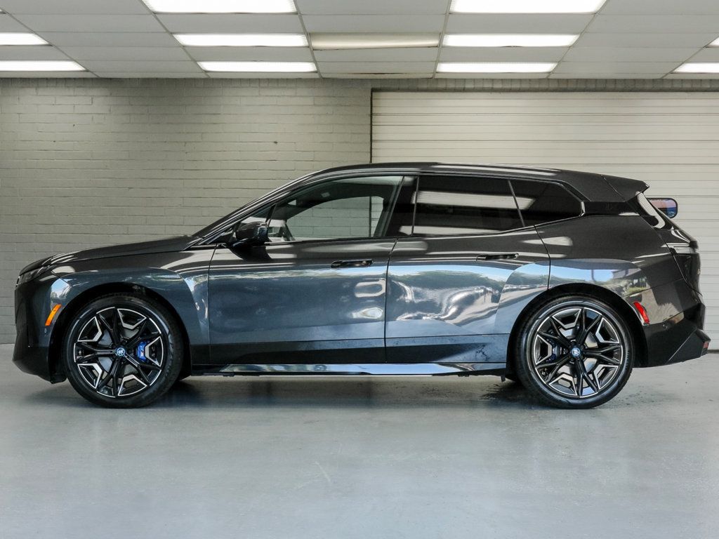 BMW iX photo 4