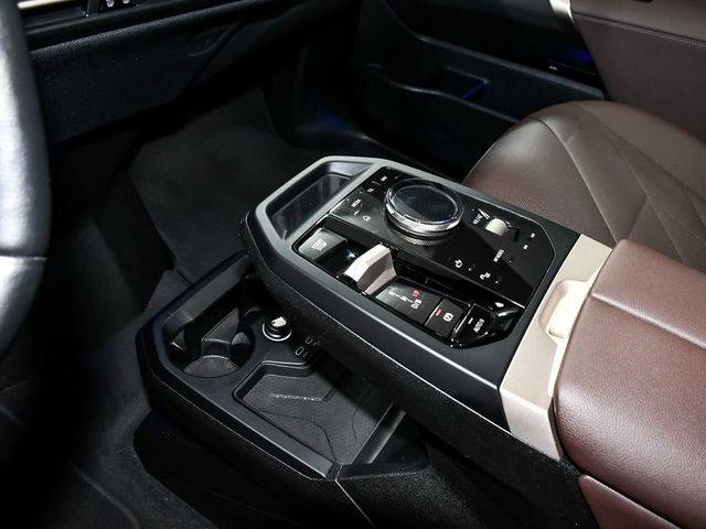 2024 BMW iX xDrive50 - 23050315 - 46