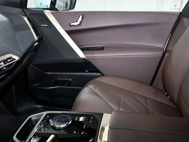 2024 BMW iX xDrive50 - 23050315 - 50