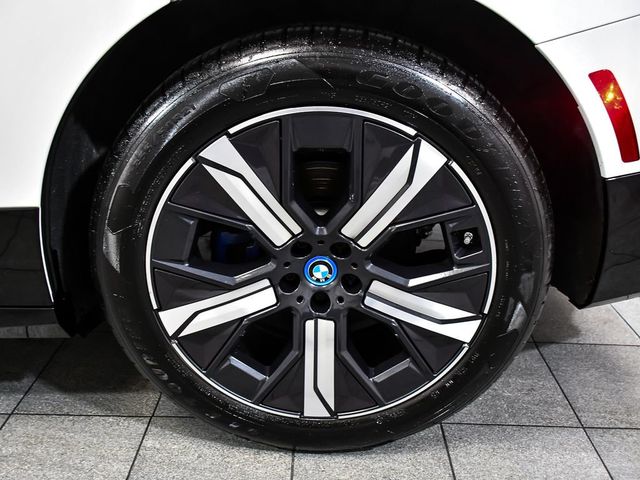 2024 BMW iX xDrive50 - 23050315 - 7