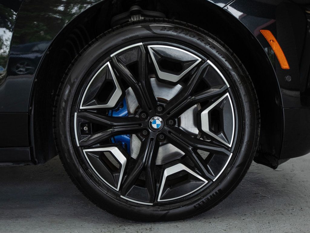 BMW iX photo 10