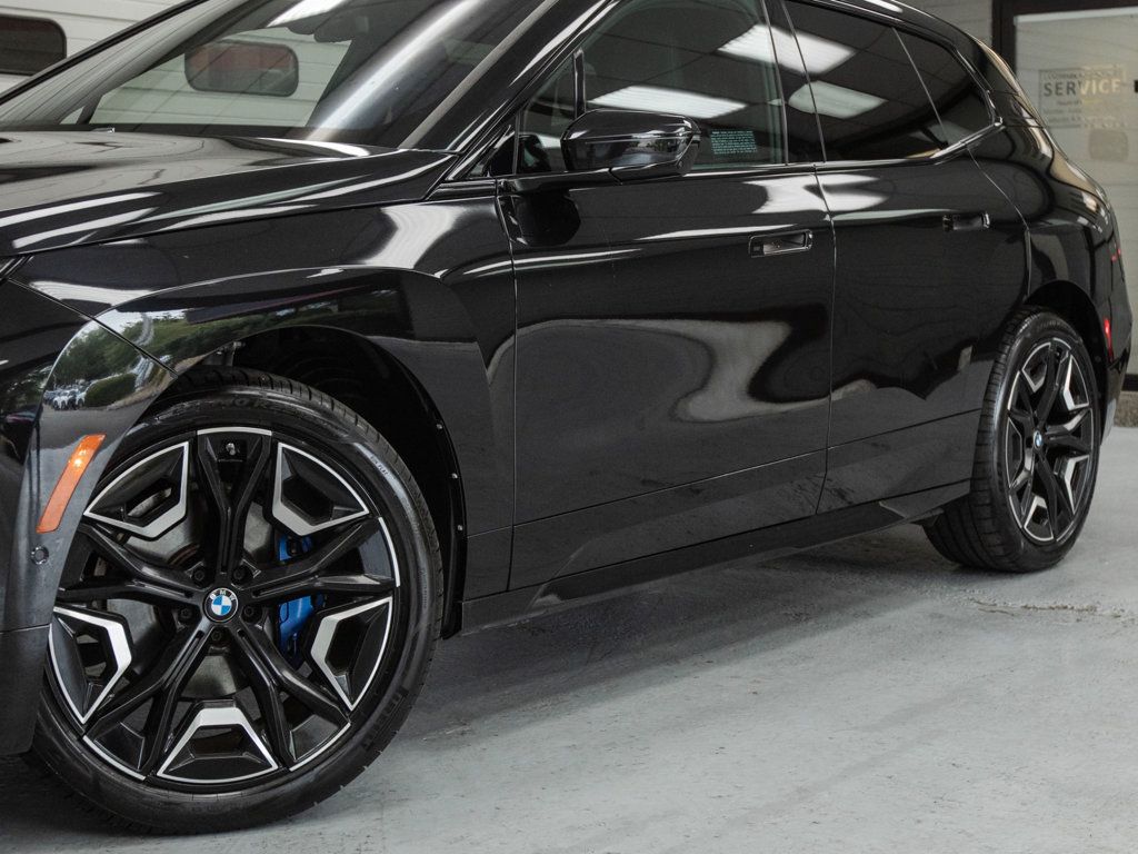 BMW iX photo 12