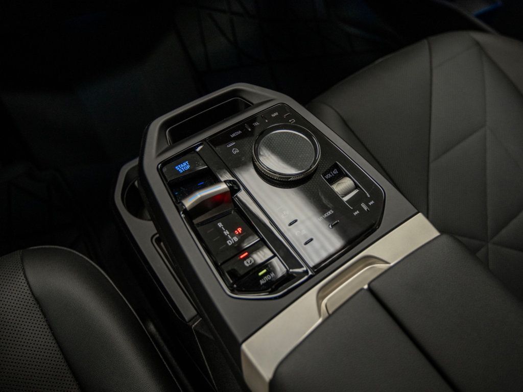 BMW iX photo 19