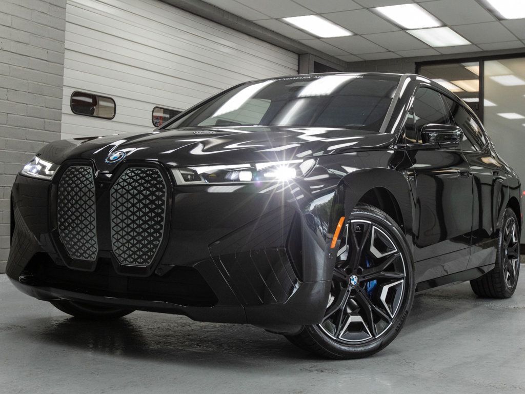 BMW iX photo 2