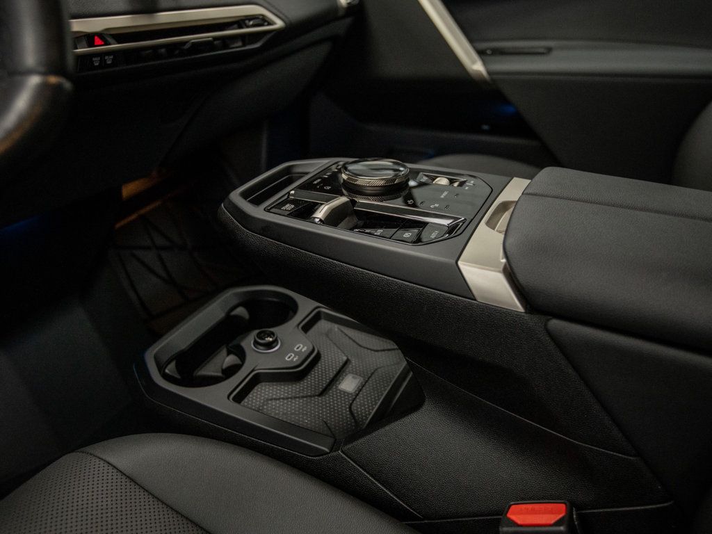 BMW iX photo 21