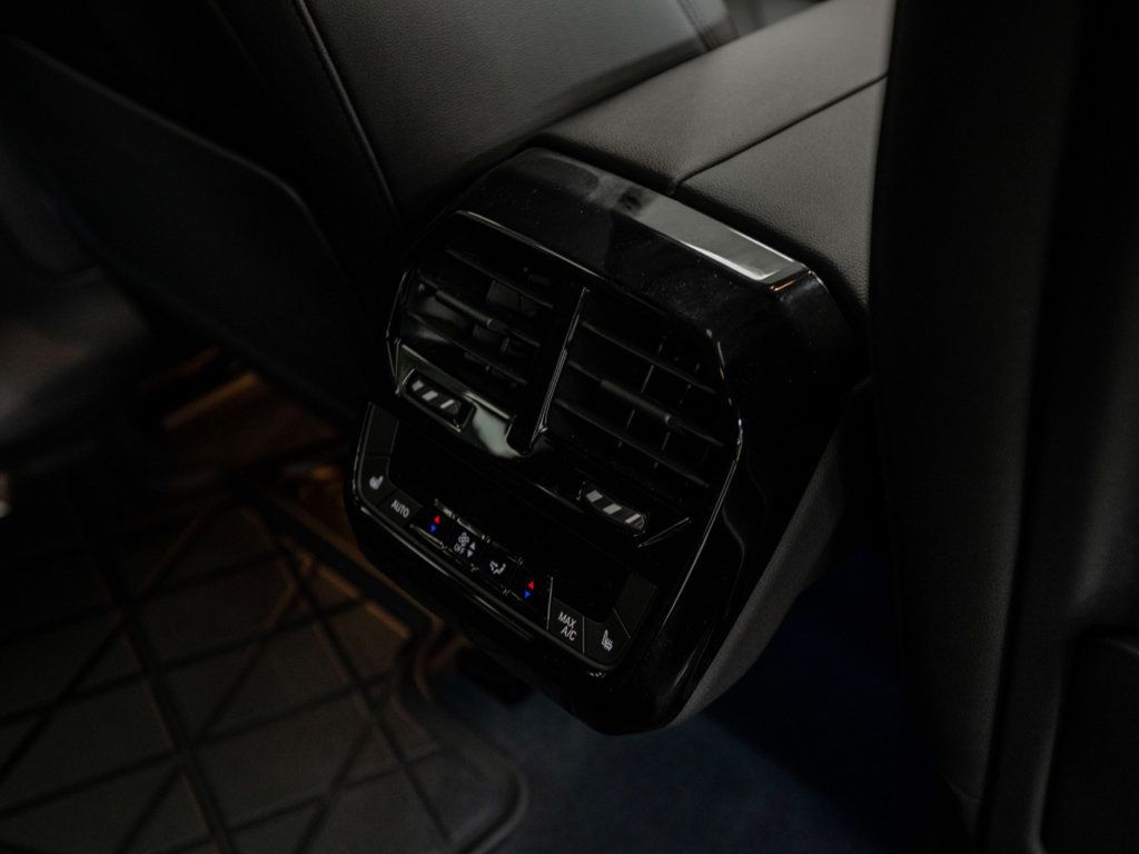 BMW iX photo 25