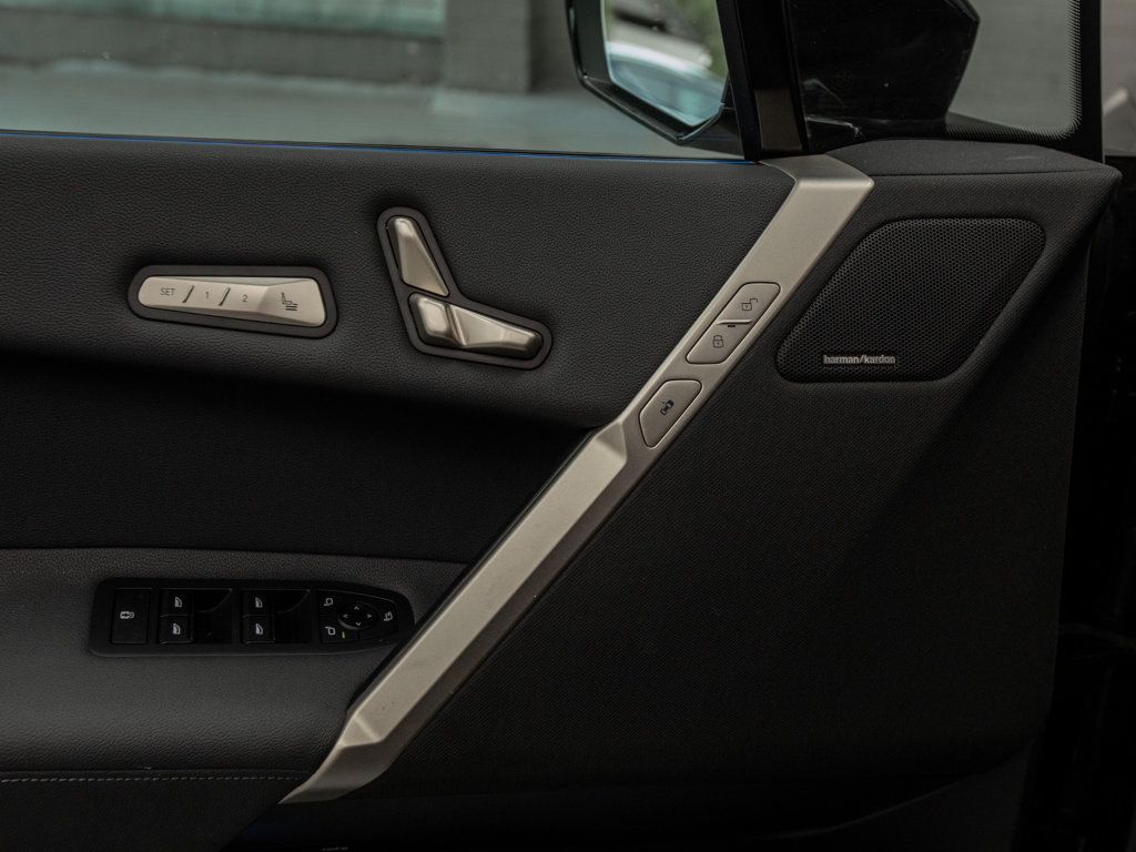 BMW iX photo 27