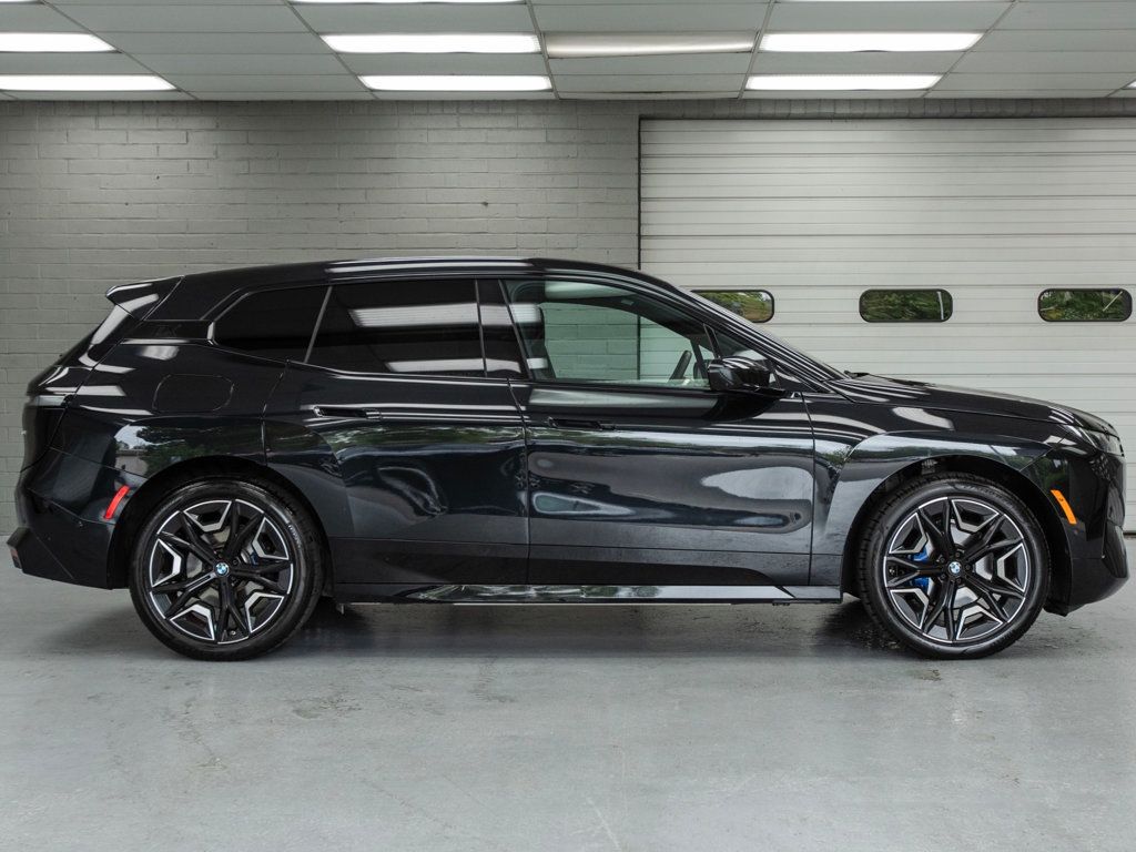 BMW iX photo 3